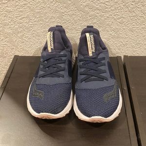 Saucony Stretch & Go size 6 athletic shoes. Navy